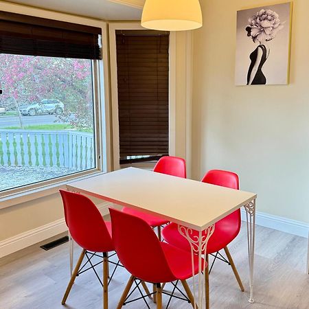 Gorgeous House&30 Second Bus Station Close C-Train& Free Parking YYC Eksteriør bilde