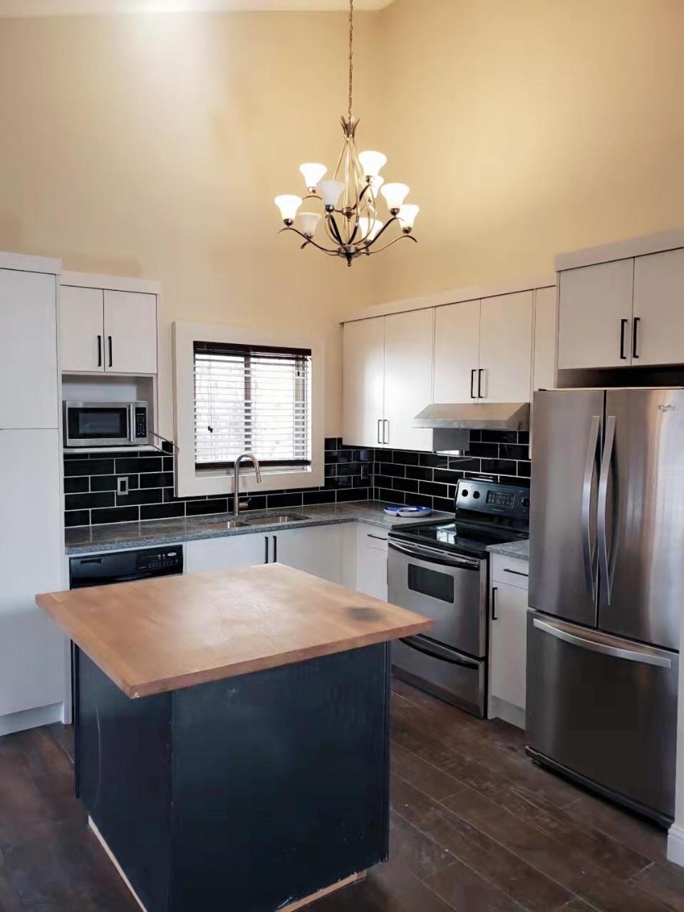 Gorgeous House&30 Second Bus Station Close C-Train& Free Parking YYC Eksteriør bilde