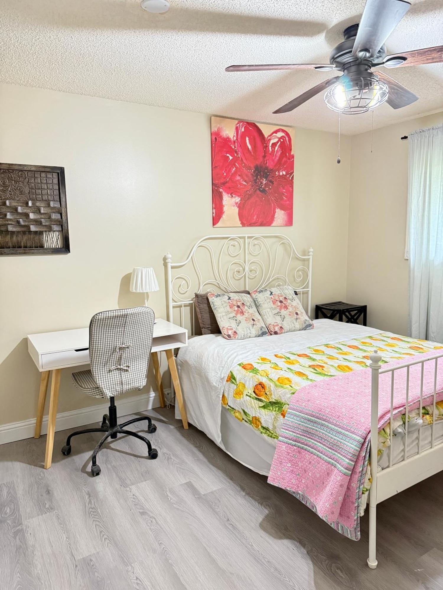 Gorgeous House&30 Second Bus Station Close C-Train& Free Parking YYC Eksteriør bilde